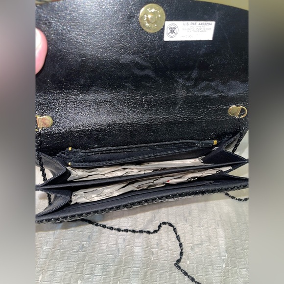 NWOT Elegant Metallic Mesh Black and Gold Shoulder Bag - Picture 4 of 7